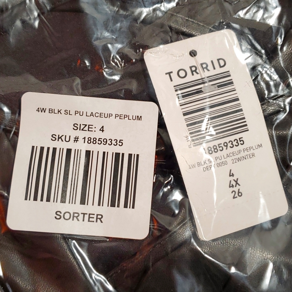 ❤️NWT TORRID FAUX LEATHER PLEATHER PEPLUM TOP - LACE UP NECKLINE - PLUS SIZE - Picture 4 of 9